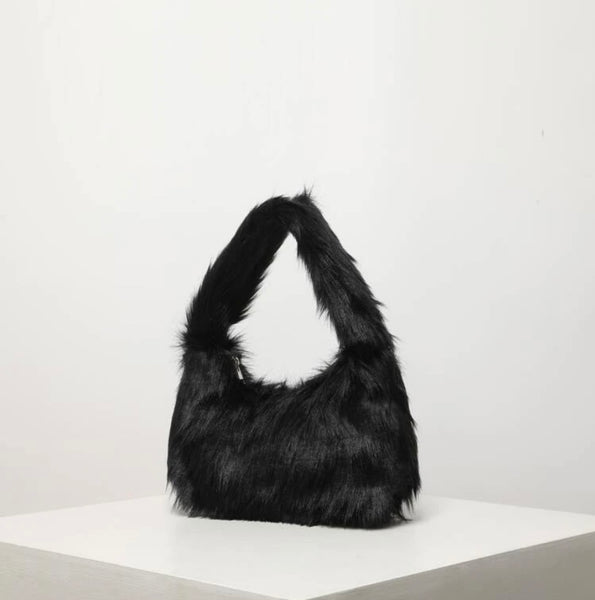 Londa’s Fluffy Hobo Bag