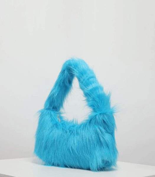 Londa’s Fluffy Hobo Bag